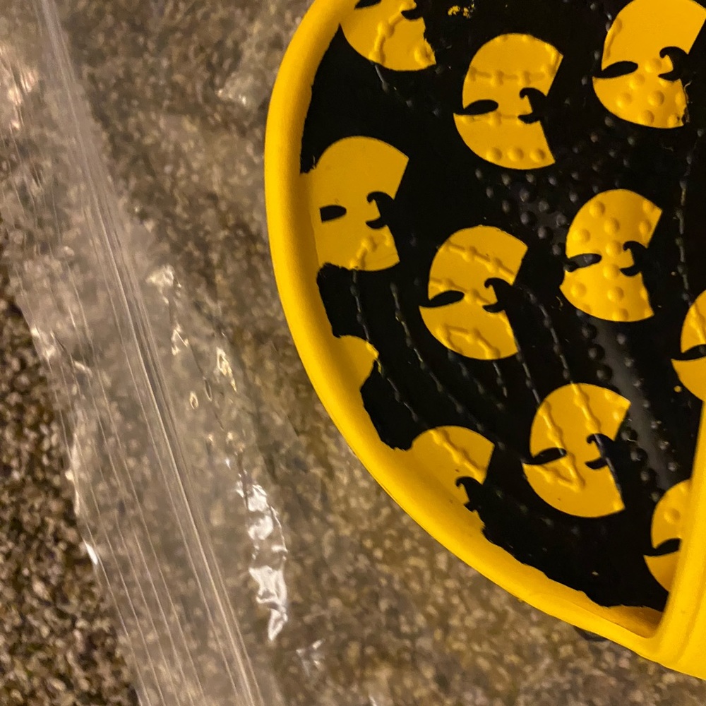 Crocs NWT WU-Tang mens size 11 USA sold out just got out da mailbox Blac&yellow - Picture 6 of 17